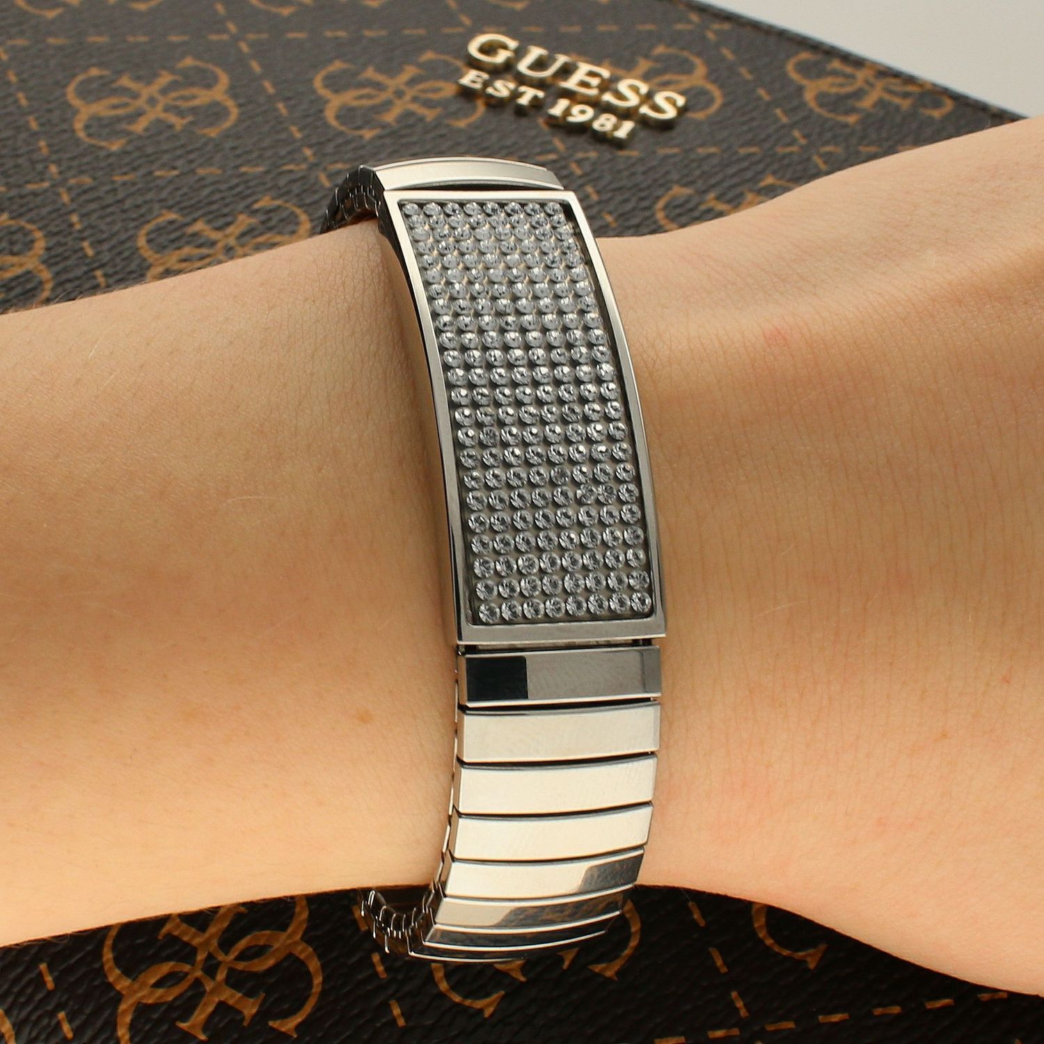 Bransoletka Nomination Italy z kolekcji Extension Glitter. Elastyczna, wykonana ze stali szlachetnej, zdobiona mieniącymi się, błyszczącymi kryształkami w kolorze bieli..jpg